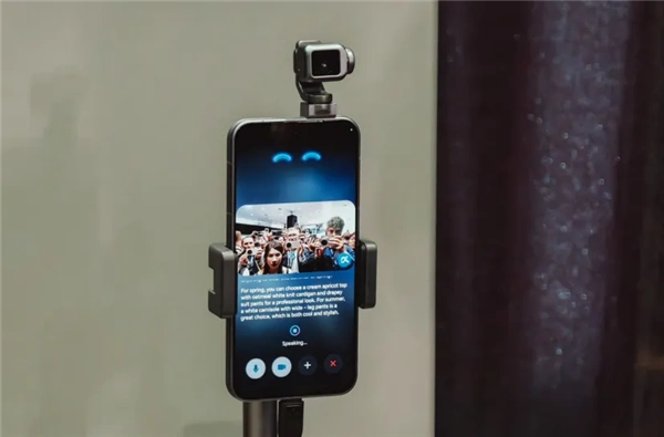 全球首款机器人手机！荣耀Robot Phone亮相MWC：今年就量产发布