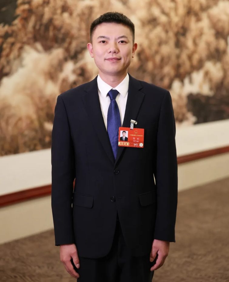 全国人大代表、中国建筑五局总承包公司项目质量总监邹彬。湖南日报全媒体记者易昂/摄