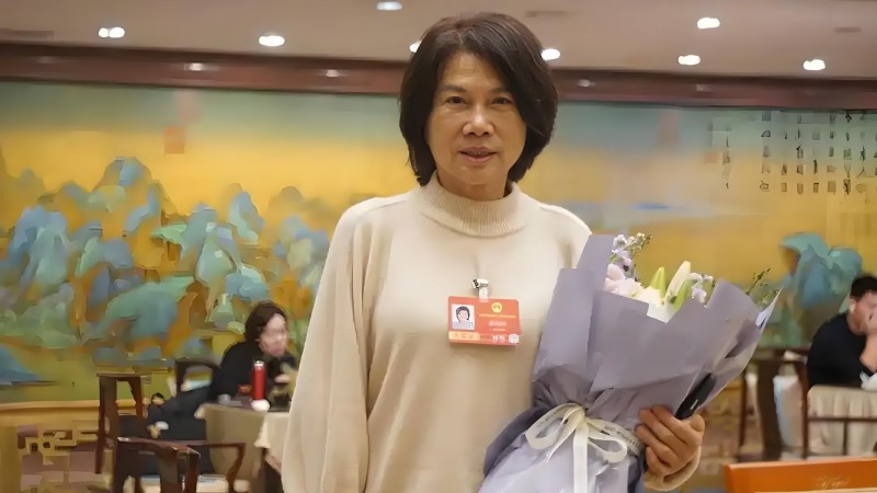 专访董明珠：我都不怕被AI替代，年轻人怕什么？