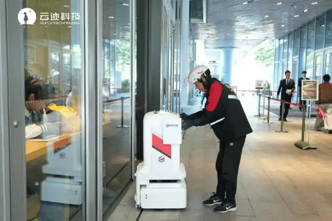 &ldquo;顺丰同城骑手+云迹科技机器人&rdquo;接力配送
