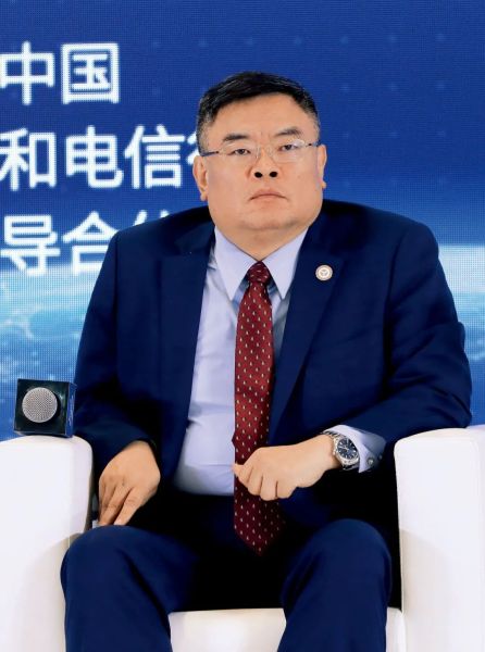 80岁老人向梅向荣投了1000万 &ldquo;永不爆雷的宇宙大所&rdquo;掌门人，自首了