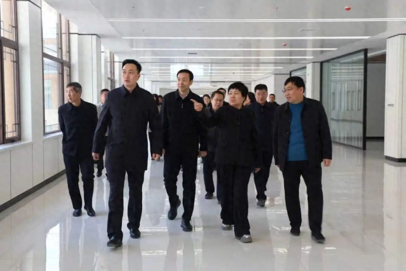 山西省吕梁市人大常委会副主任周小云一行在石楼县调研中医药事业发展工作