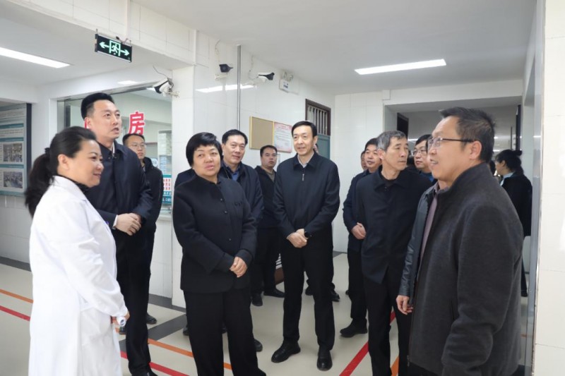 山西省吕梁市人大常委会副主任周小云一行在石楼县调研中医药事业发展工作1
