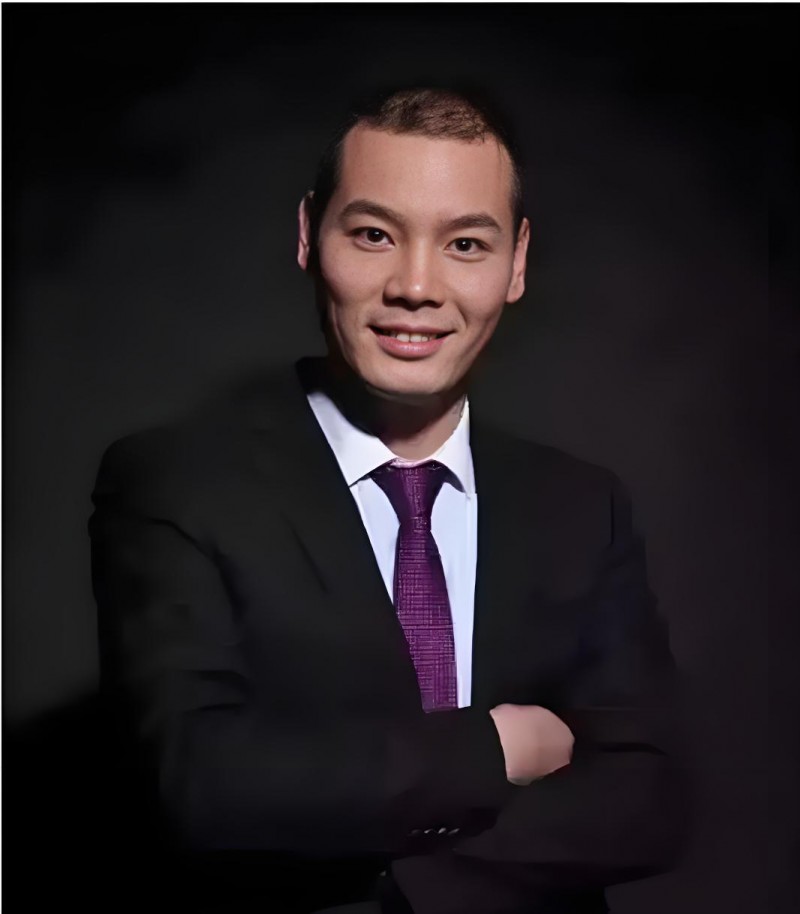 张红甫 河南开封人 蜜雪冰城联席董事长、董事兼总经理 幸运咖监事 雪王投资执行董事 始于足下执行事务合伙人