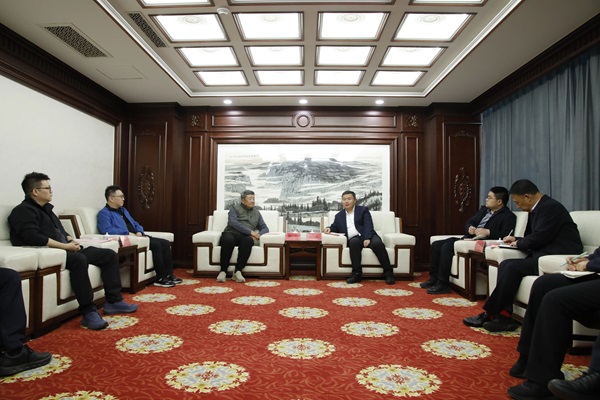 山西省运城市芮城县委书记余敏与韩永及丝路视觉科技股份有限公司一行举行工作会谈