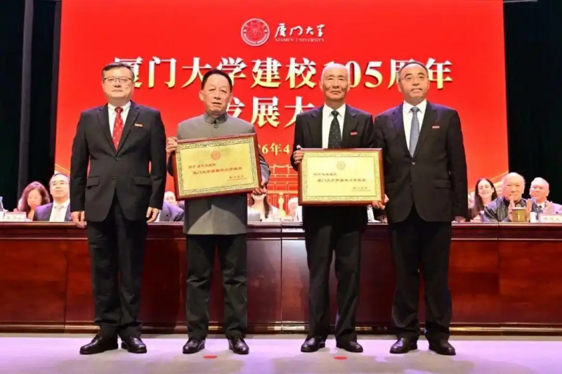 易中天,获奖励20万元