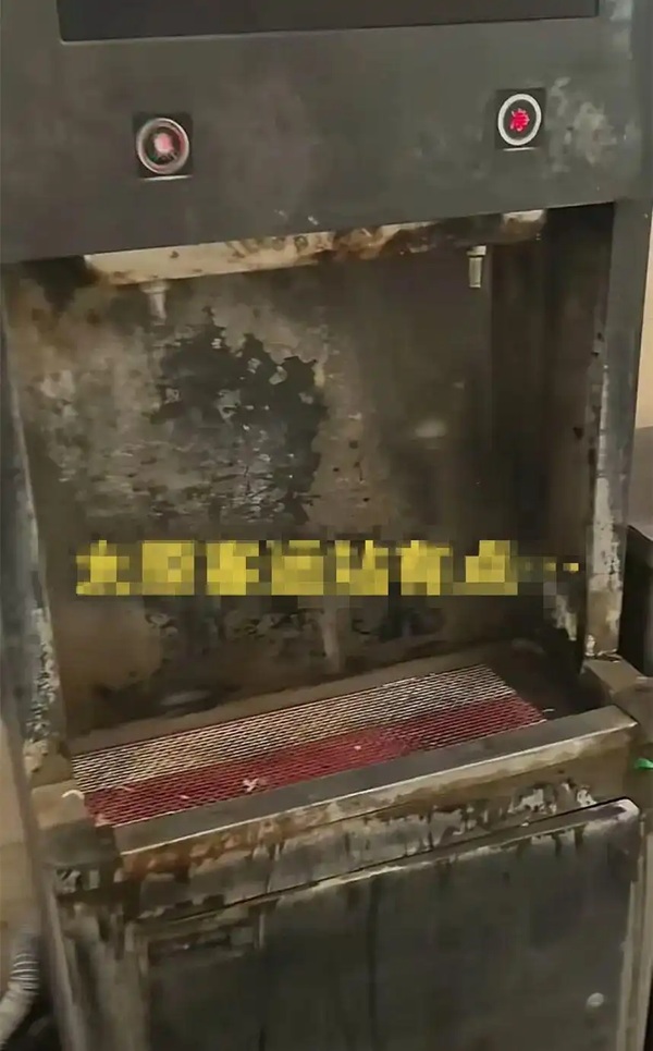 山西太原一客运站饮水机满是污垢旅客怒斥，当地：已督促更换设备