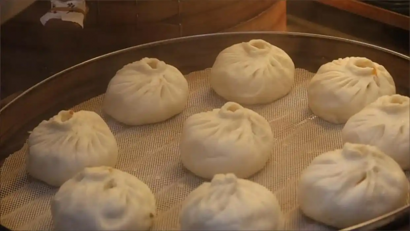 箱包女王邵宝玲破产后卖包子重启人生