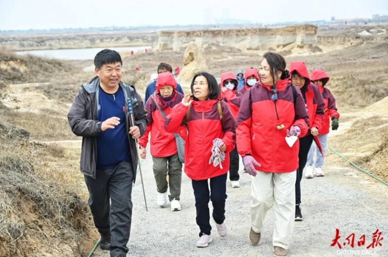 以科普讲好大同故事！马来西亚游客组团打卡大同土林