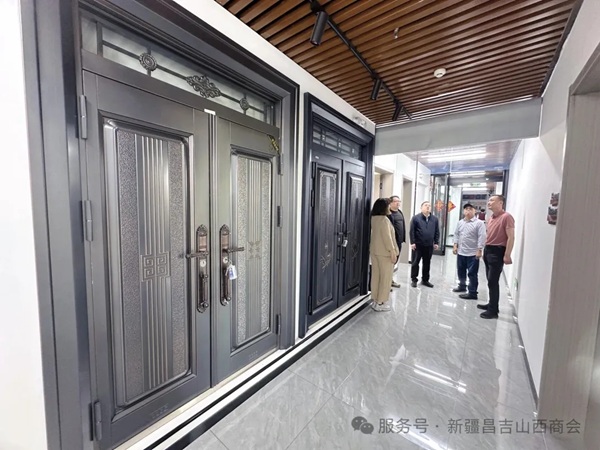 新疆昌吉山西商会走访新疆霖崧商贸有限公司并授牌