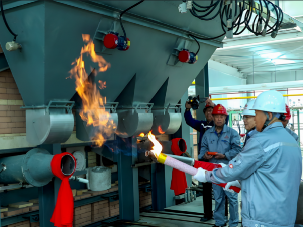 山西金利华玻璃绝缘子项目举行烘炉点火仪式