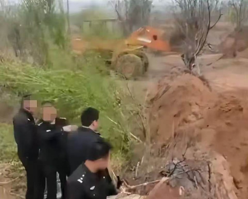 山西代县原村支书驾驶铲车掩埋村民 已被刑拘